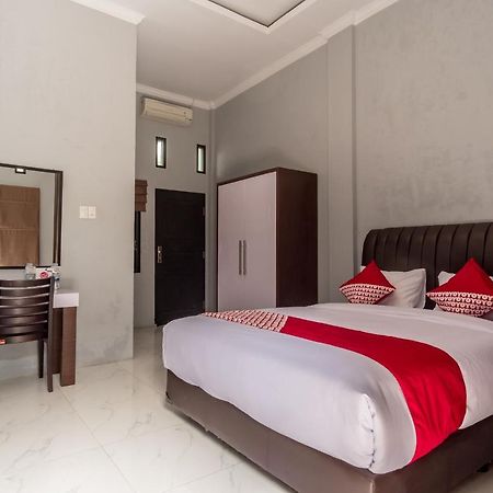 Oyo 470 Green Kno Medan Exterior foto